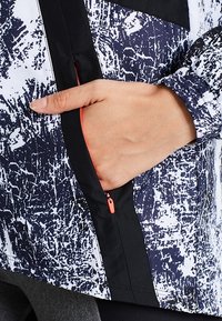 Under Armour Běžecká bunda - black