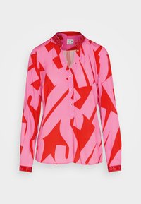 Blusa a maniche lunghe in tessuto rosa con un audace motivo astratto rosso. Presenta una scollatura a V e bottoni sul davanti con un polsino con marchio.