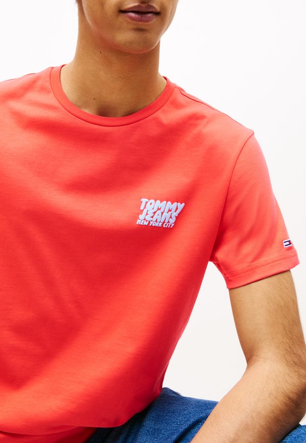 SLIM BUBBLE PRINT TEE - Print T-shirt - bright vermillion3