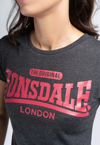 Lonsdale Apdrukāts T-krekls - marl black
