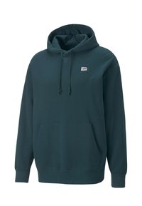 Sudadera verde oscura hecha de tejido suave, con un bolsillo tipo canguro, capucha con cordón y un pequeño logo blanco en el pecho.