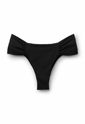 Sort bikiniunderdel med højskåret thong-stil og brede rynkede sidelommer på hvid baggrund.