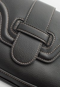Next Skuldertasker - black