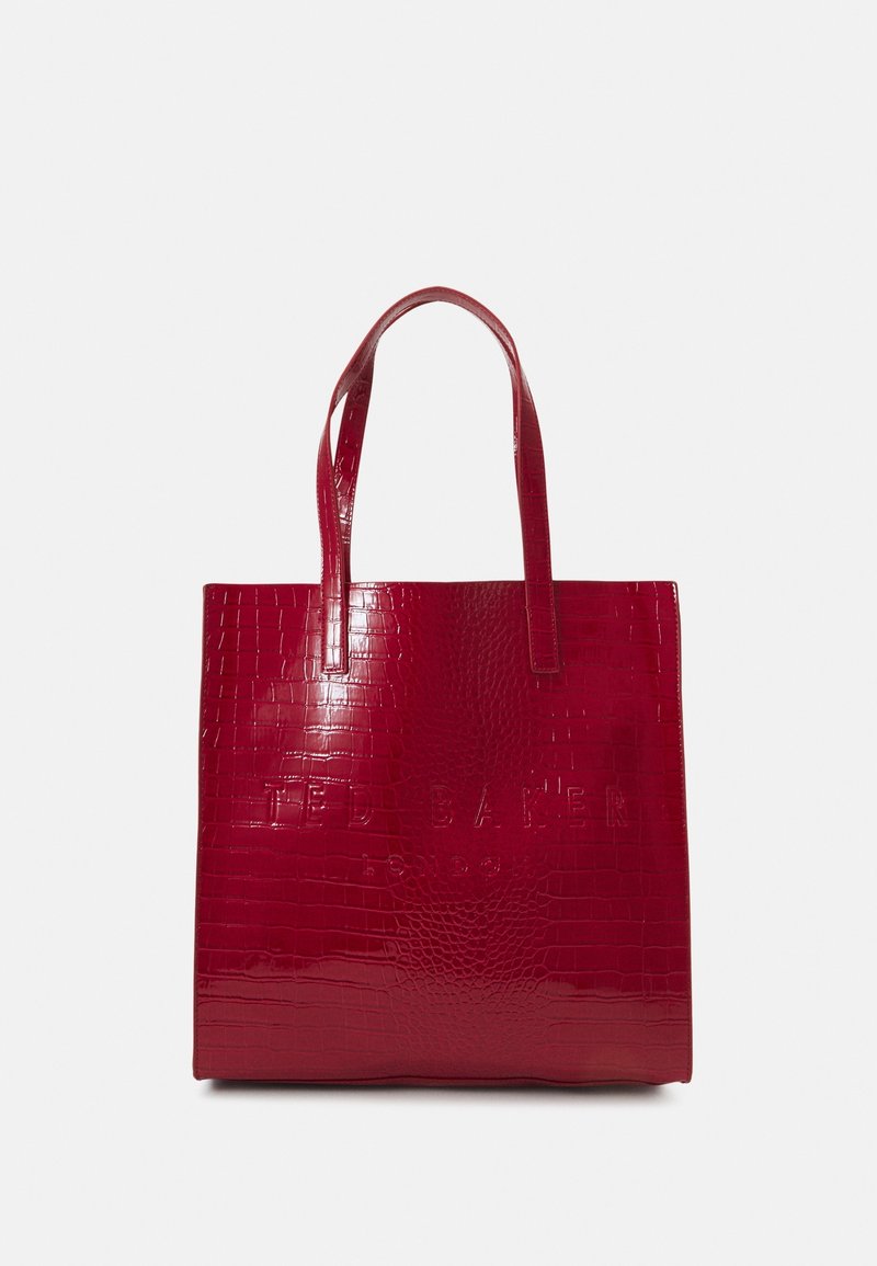 Rode krokodil-embossed tote tas met platte handvatten. Kenmerkt zich door een debossed logo aan de voorkant en een glanzende afwerking. Rechthoekige vorm.