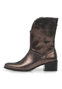 Metallikbrun cowboyboot med en texturerad yta, spetstopp och medelhögt blockklack. Rena linjer och lätt upphöjd ankel.
