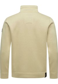 Beige pullover met een hoge kraag, geribbelde textuur en lange mouwen. Kenmerkt zich door een klein logo op de linkermouw en een decoratieve naad op de rug.