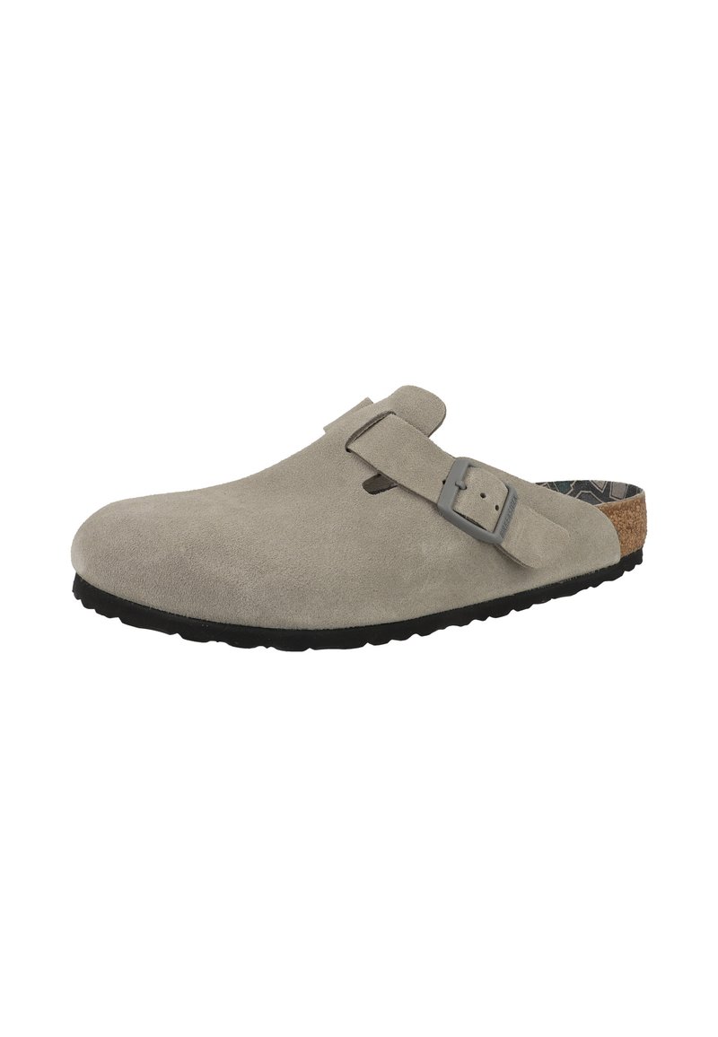 Gray suede clogs with a buckle and cork accent. Rounded shape, textured upper, and a black rubber sole, ideal for comfort and ease of wear.