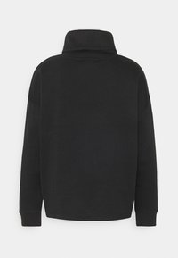 Sweatshirt nero con alto colletto, maniche lunghe e vestibilità rilassata. Realizzato in tessuto morbido e strutturato. Senza motivo visibile o accessori.