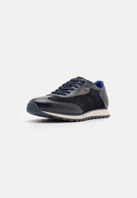 bugatti Treniņu apavi - dark blue