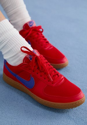 FIELD GENERAL - Trainers - university red/deep night/med brown