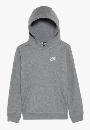 Szara bluza Nike z kapturem, z przednią kieszenią kangurką i białym logo Nike na lewej piersi, długimi rękawami oraz przymocowanym kapturem.