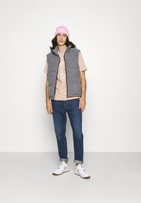 Weekday BARREL - Calças de ganga de corte afunilado - pond blue