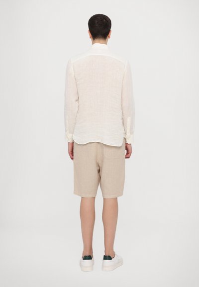 120% Lino LONG SLEEVE MEN SLIM FIT - Skjorta - milk