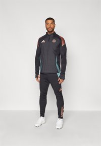 adidas Performance FC BAYERN TIRO WINTERIZED - Sporto klubų atributika - black