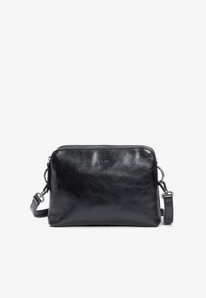 Zwarte leren crossbodytas met een gladde textuur, ritsafsluiting, afneembare schouderband en zilverkleurige hardware-accenten. Compact rechthoekig formaat.