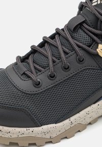 Columbia TRAILSTORM™ ASCEND MID WP - Trekingové boty - shark/cosmos
