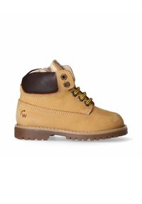 Stivale alla caviglia in suede beige con colletto in pelle marrone, occhielli dorati e lacci gialli. Presenta una suola in gomma spessa con trazione.