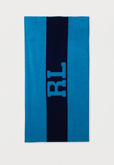 Serviette rectangulaire bleue avec une large bande verticale bleu foncé au centre portant les lettres "RL" en bleu clair.