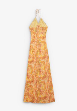Vestido largo con cuello halter, parte superior amarilla y falda con estampado floral en tonos naranja y amarillo, tejido ligero.