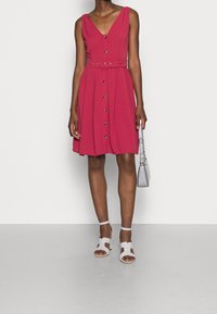 NAF NAF Freizeitkleid - pink