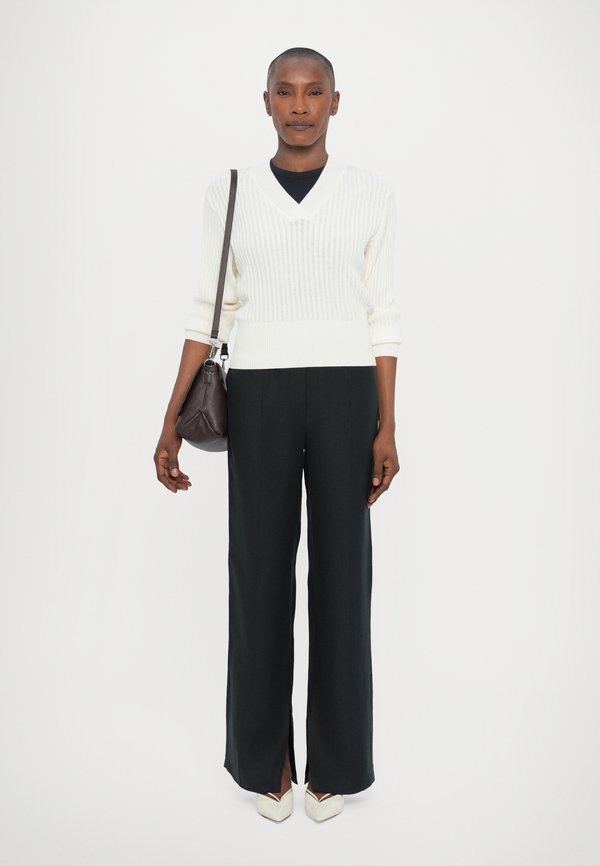 STRAIGHT SUITING - Trousers3