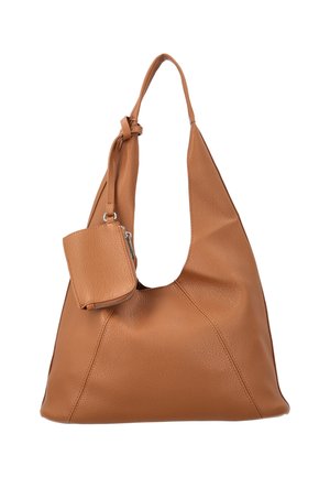 Brązowa skórzana torba na ramię z supłem na pasku i małą przymocowaną zamykaną na zamek kieszonką na białym tle.