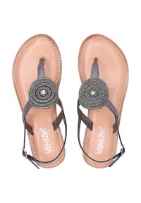 Brune flade sandaler med en cirkulær perleaccent. Har justerbare stropper og en polstret sål med en glat overflade.