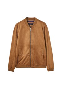 Bruine suède bomberjack met een geribde kraag en manchetten, voorzien van een ritssluiting aan de voorkant en twee zijzakken. Eenvoudig en minimalistisch ontwerp.