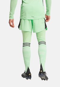 adidas Performance FUSSBALL - TEAM TIRO PRO - Pantalón corto de deporte - gruen