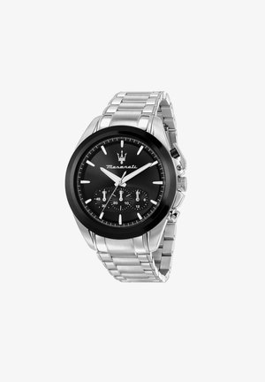 Orologio da polso in metallo argentato con quadrante tondo nero, tre contatori secondari, indici orari bianchi e logo Maserati sotto la posizione delle 12.