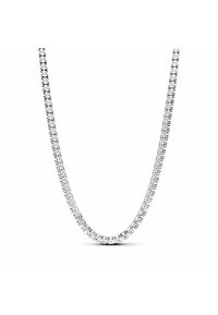 Srebrna ogrlica z neprekinjeno vrsto kvadratno rezanih kamenčkov, z gladko, polirano površino in subtilnim leskom.