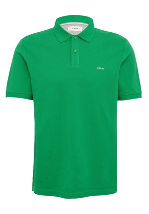 Roheline puuvillane polo särk, millel on krae ja kaks nupuvajutust ees, ning rohkemat logot tikandina. Lühikesed varrukad, regulaarne lõige.