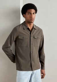 Lindbergh SUPERFLEX  - Jachetă de vară - khaki
