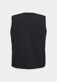 Svart ärmlös väst tillverkad av lätt material, med rundad halsringning och sidofickor för ökad rörelsefrihet. Slätt tyg.