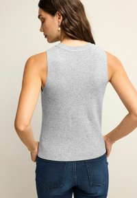 Next Top - grey