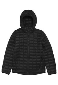 Czarna pikowana kurtka z kapturem, z zamkiem błyskawicznym z przodu i bocznymi kieszeniami, z subtelnym logo na lewej stronie klatki piersiowej.
