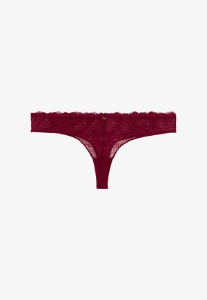 String en dentelle bourgogne avec un motif floral et un petit charme en forme de V doré centré sur la taille.
