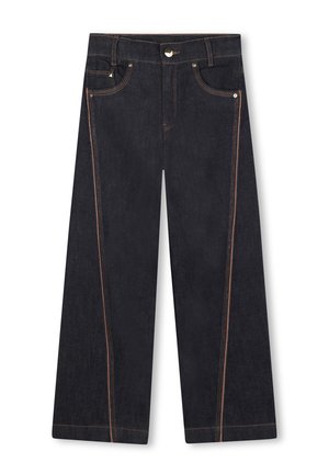 Jean large en denim noir avec des coutures orange contrastées, comportant cinq poches et une fermeture à bouton à l'avant. Texture lisse et design classique.