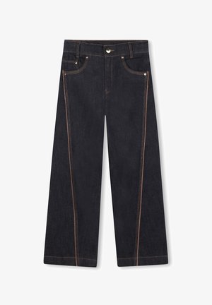 Donkerdenim wijde jeans met contrasterende oranje stiksels, voorzien van vijf zakken en een sluiting met een knoop aan de voorkant. Glad structuur en klassiek ontwerp.