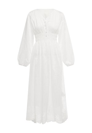 Lang hvid kjole med lange puffede ærmer, knappet front, rynket talje og bølget broderidetaljer på kanten.