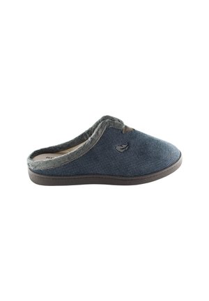 Zapatilla azul texturizada de tipo slip-on con forro de felpa gris y un pequeño logo bordado en el lado, vista desde el lado exterior.
