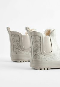Thumbnail Image 4