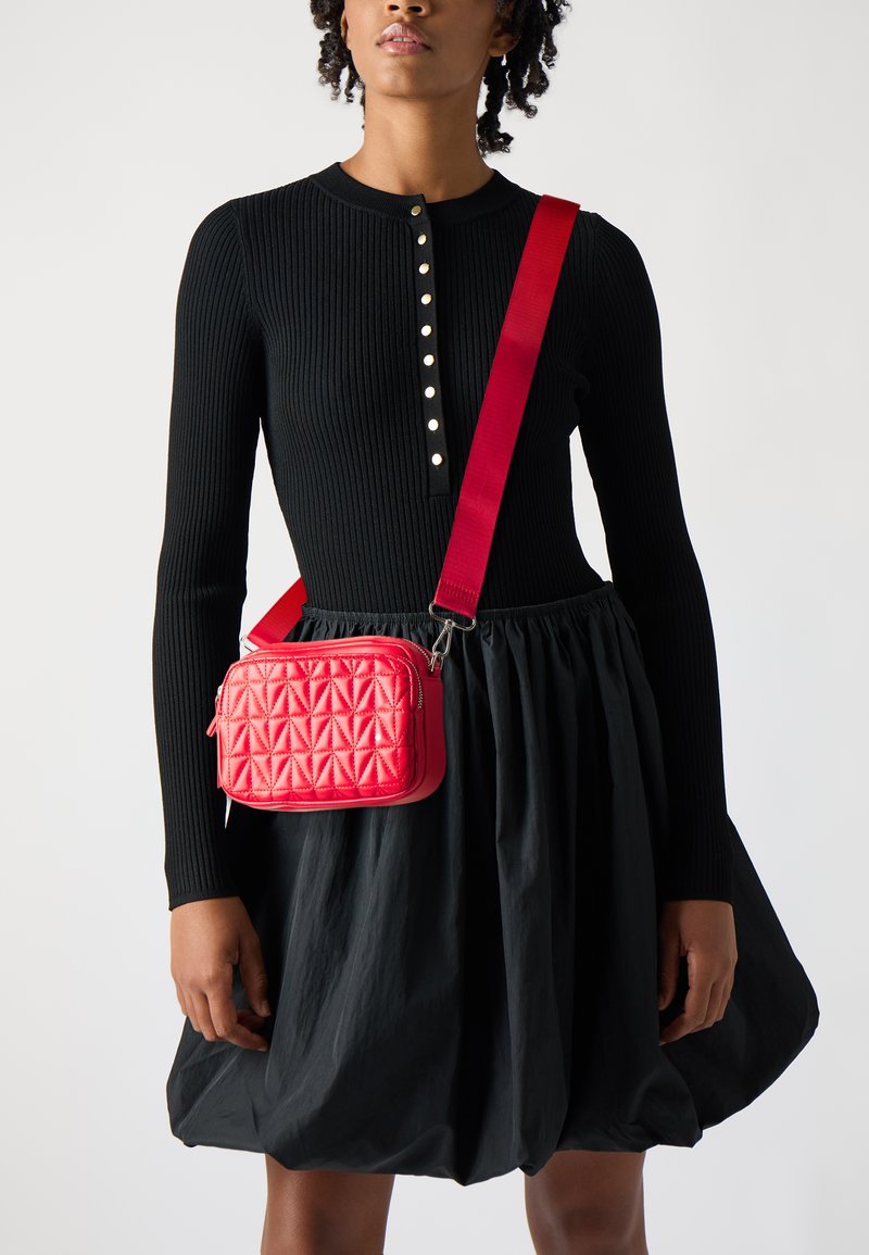 ONLY ONLPOPPY QUILT CROSS OVER - Geantă crossbody - red