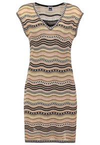 Beige klänning med vågmönstrade ränder i svart, vitt och guld. V-ringning, korta ärmar och figurnära design. Texturerat stickat tyg.