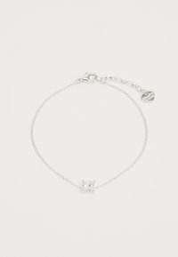 Bracciale in argento con una pietra di zirconia cubica a taglio princess, chiusura a molla e lunghezza regolabile.