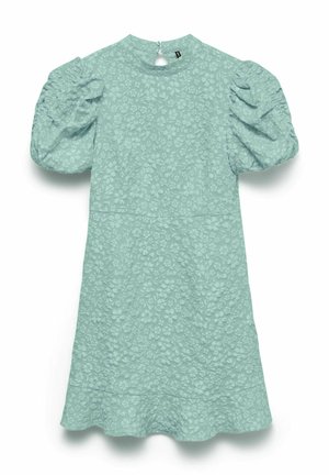 Hellblaugrünes Kleid mit erhabenem Blumenmuster, kurzen Puffärmeln, rundem Ausschnitt und Rückenknopfverschluss.