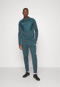 Nike Performance TOP - Langarmshirt - deep jungle/fir/reflective silver