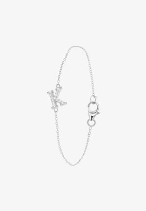 Zilveren schakelarmband met een decoratieve, met diamanten bezette letter "K" en een kreeftsluitingen. Minimalistisch ontwerp met verfijnde schakels.