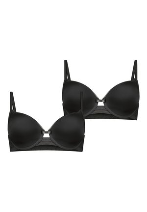 Svarta vadderade behåar med justerbara band, slätt tyg, bygelstöd, spetsdetaljer på bandet och en liten dekorativ spänndetalj.