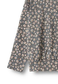 Zila džemperis ar garām piedurknēm, nelielu gaisīgi rozā un baltu ziedu rakstu, ribota apdare piedurknēs un jostasvietā.